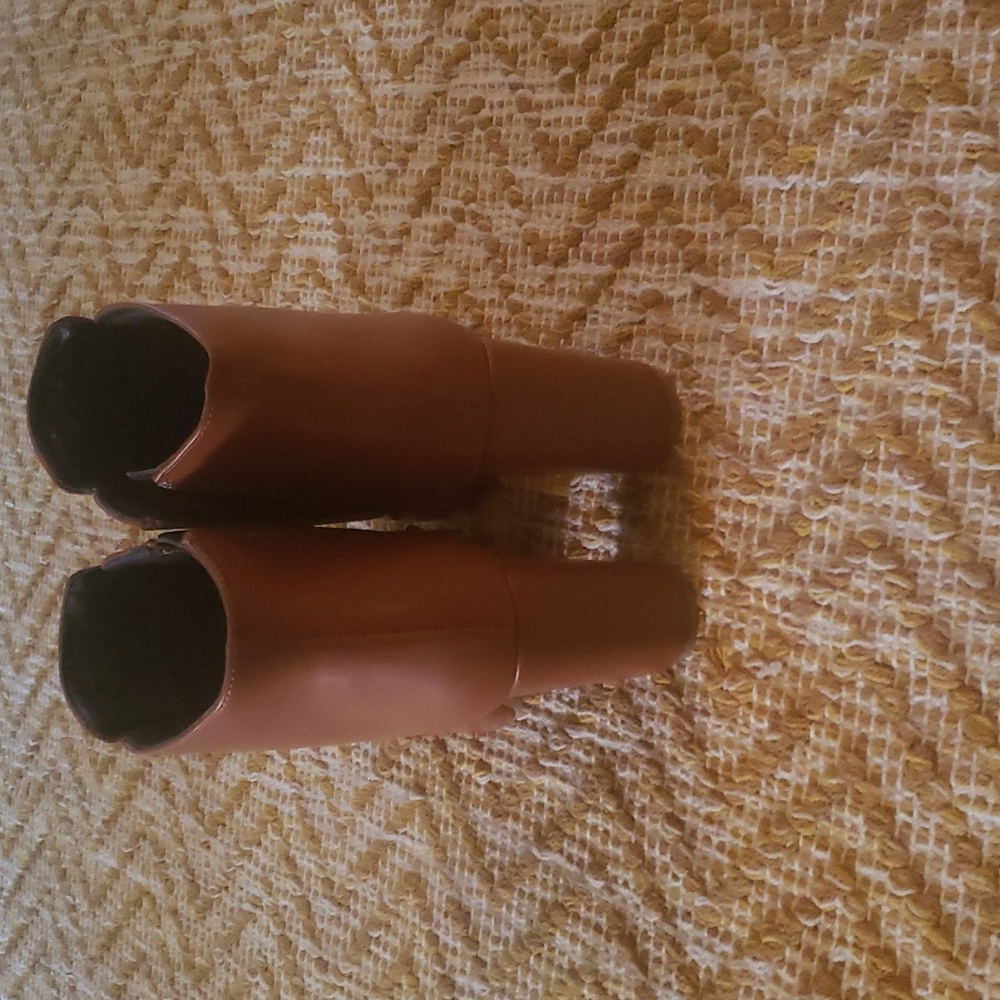 Boots - Picture 3 of 4
